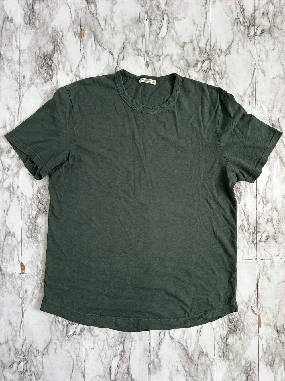 Buck Mason | men’s size medium 100% cotton curved hem tee in green color